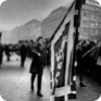 In testa alla processione praghese del 20 gennaio 1969, gli studenti portavano bandiere nere per il lutto, il ritratto di Palach e lo stendardo con il leone ceco (Foto: Jiří Všetečka)
Assemblea davanti alla Facoltà di lettere e filosofia dell’Università Carolina, 20 gennaio 1969 (Fonte: ABS)